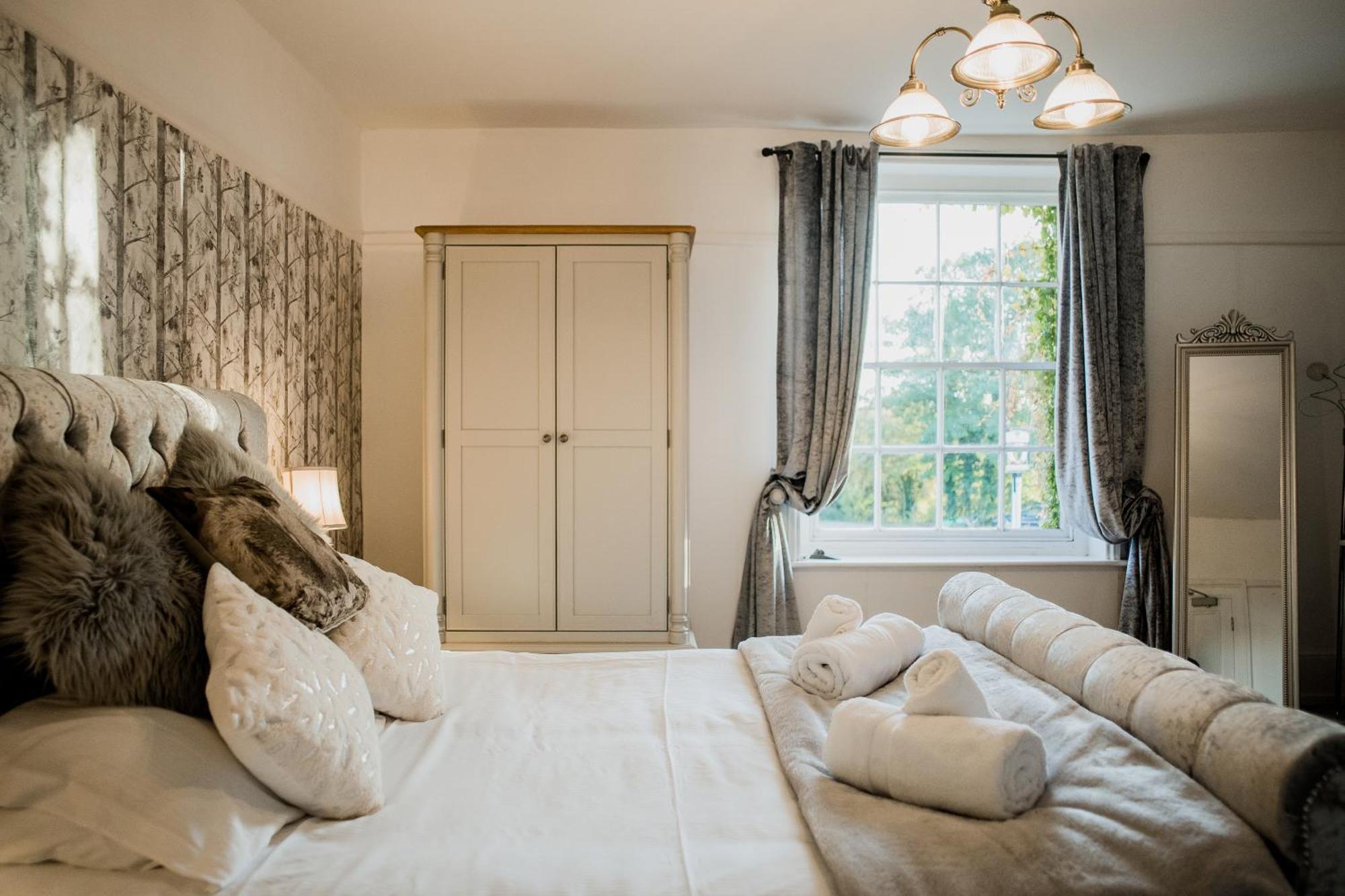 Inn The Grove Ferry 3*